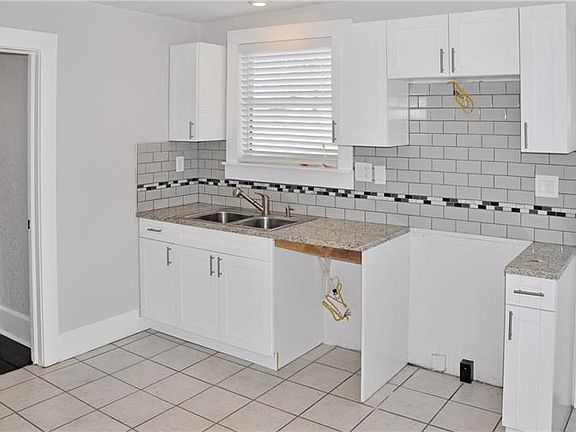5th image of 935 19th Ave S