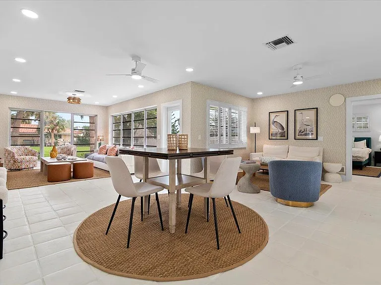 2412 N Lakeside Dr — Photo 3
