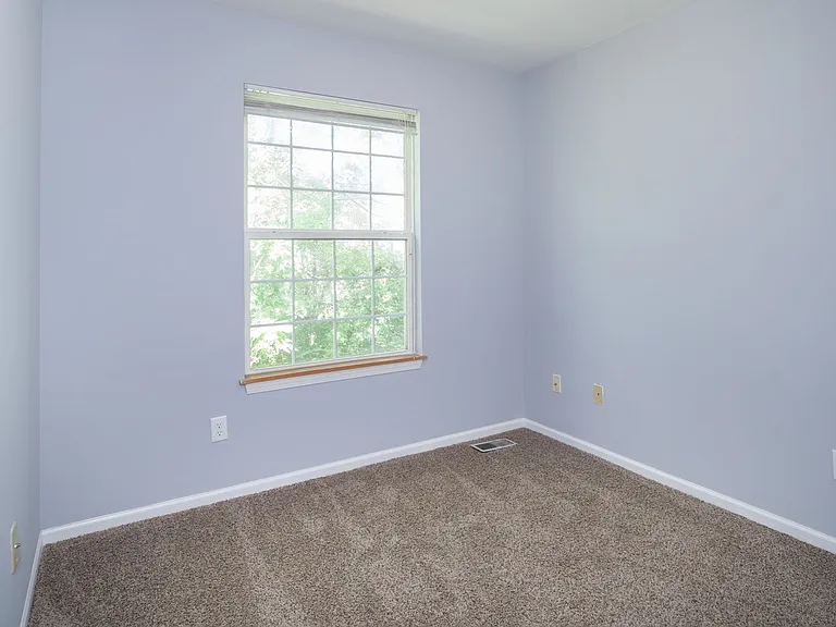 855 Regent Dr — Photo 4