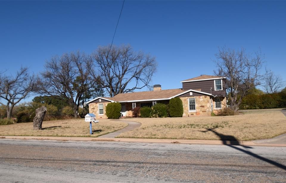 1st image of 210 Berry Ln