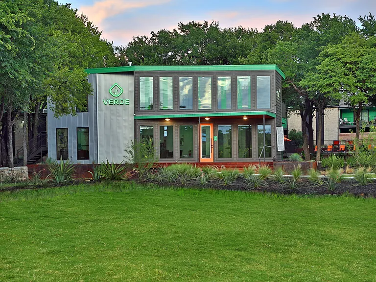 Verde Apartments — Photo 12