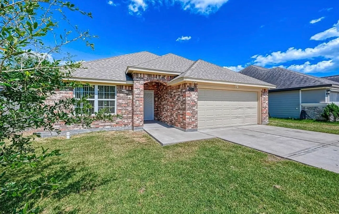 3 bed, 1591 sqft, $2,400 — Photo 1