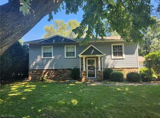 5 Meadows Dr, Painesville, OH 44077
