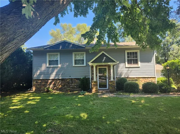 5 Meadows Dr, Painesville, OH 44077