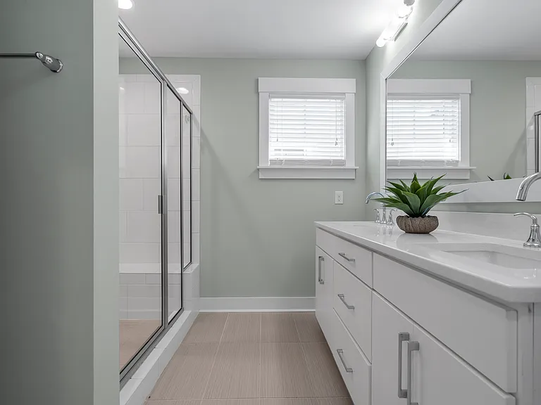 Master bedroom suite, bathroom