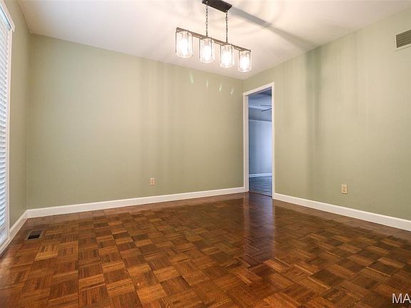 4th image of 5356 Hamlin Ct