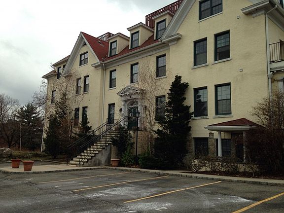 3rd image of 325 Highland Ave APT 303