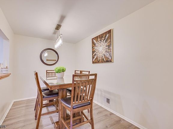 4th image of 95 Sapphire Ln