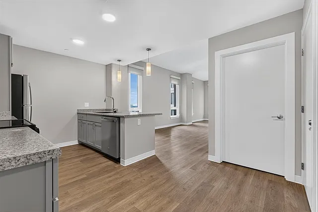 41 Lagrange Apartments — Photo 3
