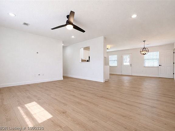 3rd image of 8 Harvest Ridge Rd