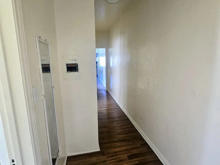 2422 E 7th St #1/2 — Photo 18