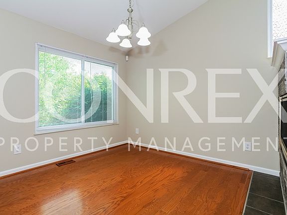 5th image of 5084 Clovercrest Ct