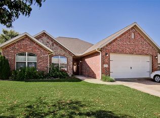 6310 S 37th St, Rogers, AR 72758
