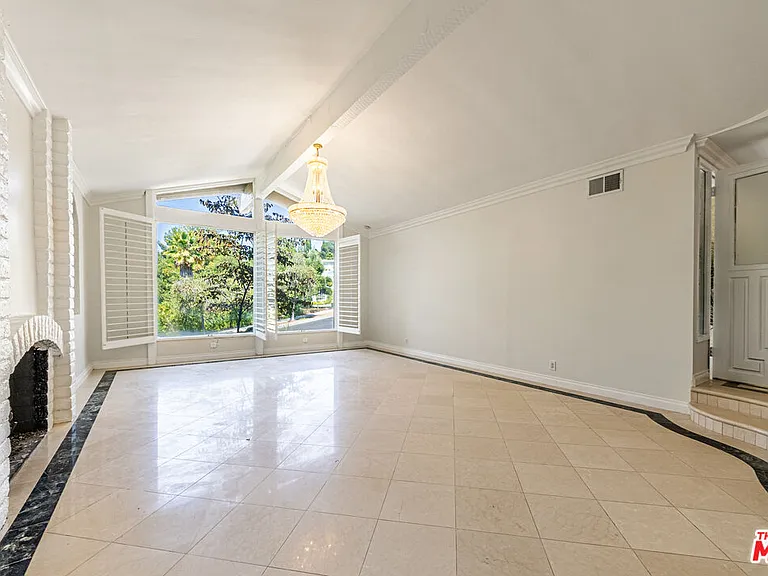 18022 Lake Encino Dr — Photo 3