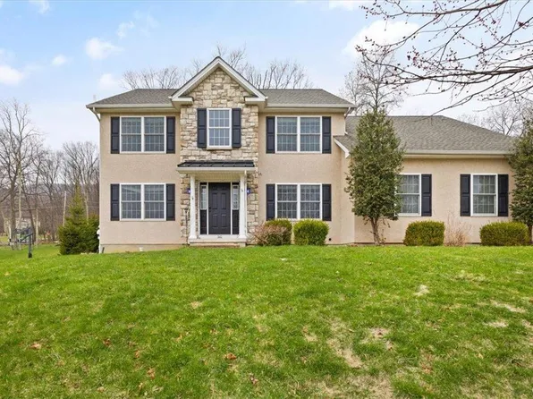 1111 Pleasant Dr, Pen Argyl, PA 18072