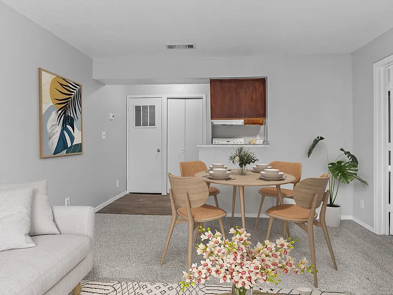 Silver Springs Apartments — Photo 10