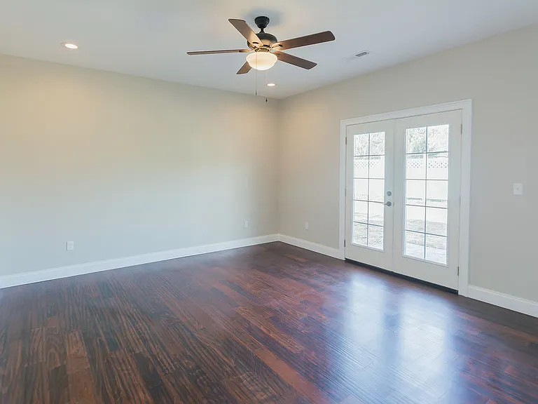 33 Michigan Ln — Photo 25