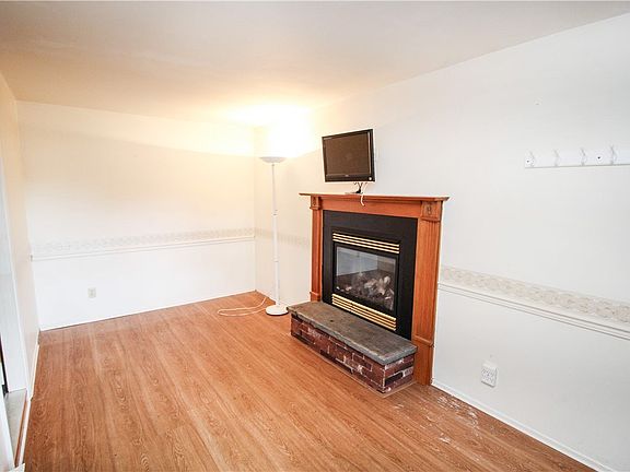 5th image of 86 Skycrest Dr