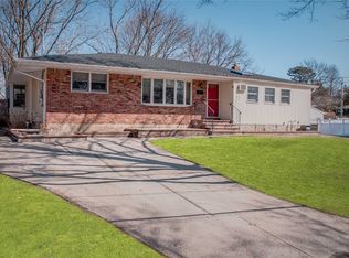 115 Dovecote Ln, Commack, NY 11725