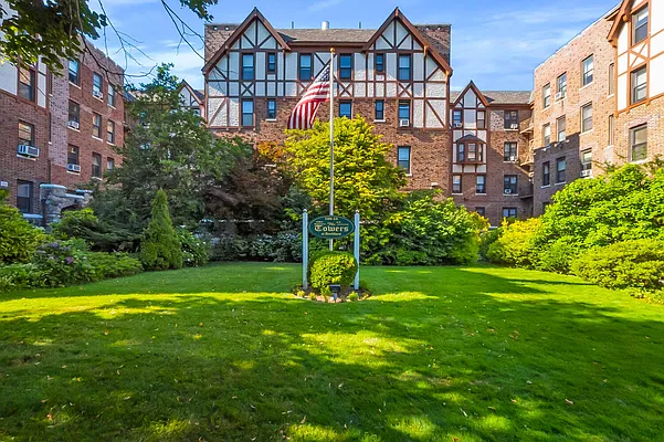 Sold by Keller Williams Realty Landmark | media 17