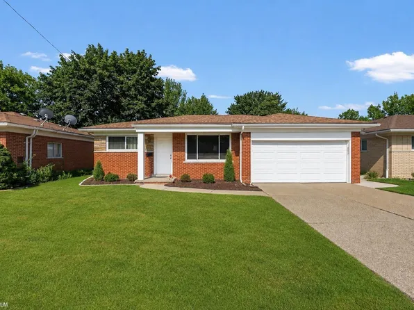 29345 Ridgefield Ave, Warren, MI 48088