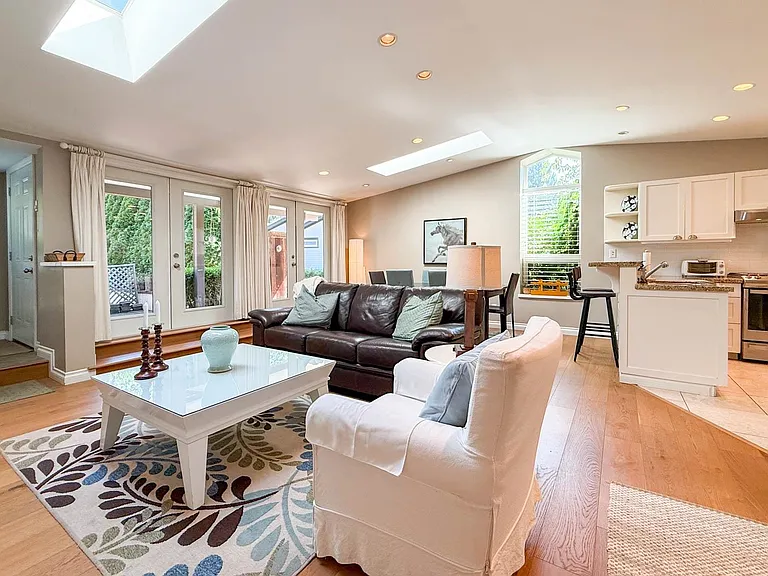 2233 Alden Ln #2233 — Photo 6