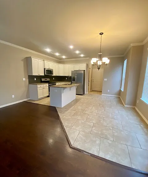 1047 N Leverett Ave — Photo 4
