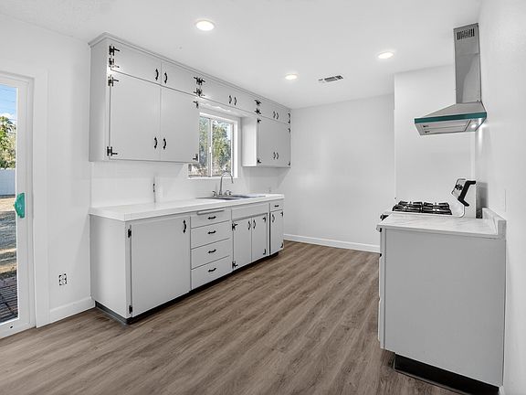 5th image of 20372 1st Street