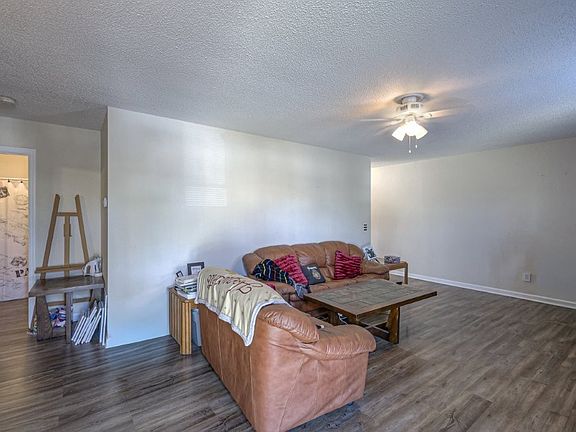 5th image of 222 Carter St