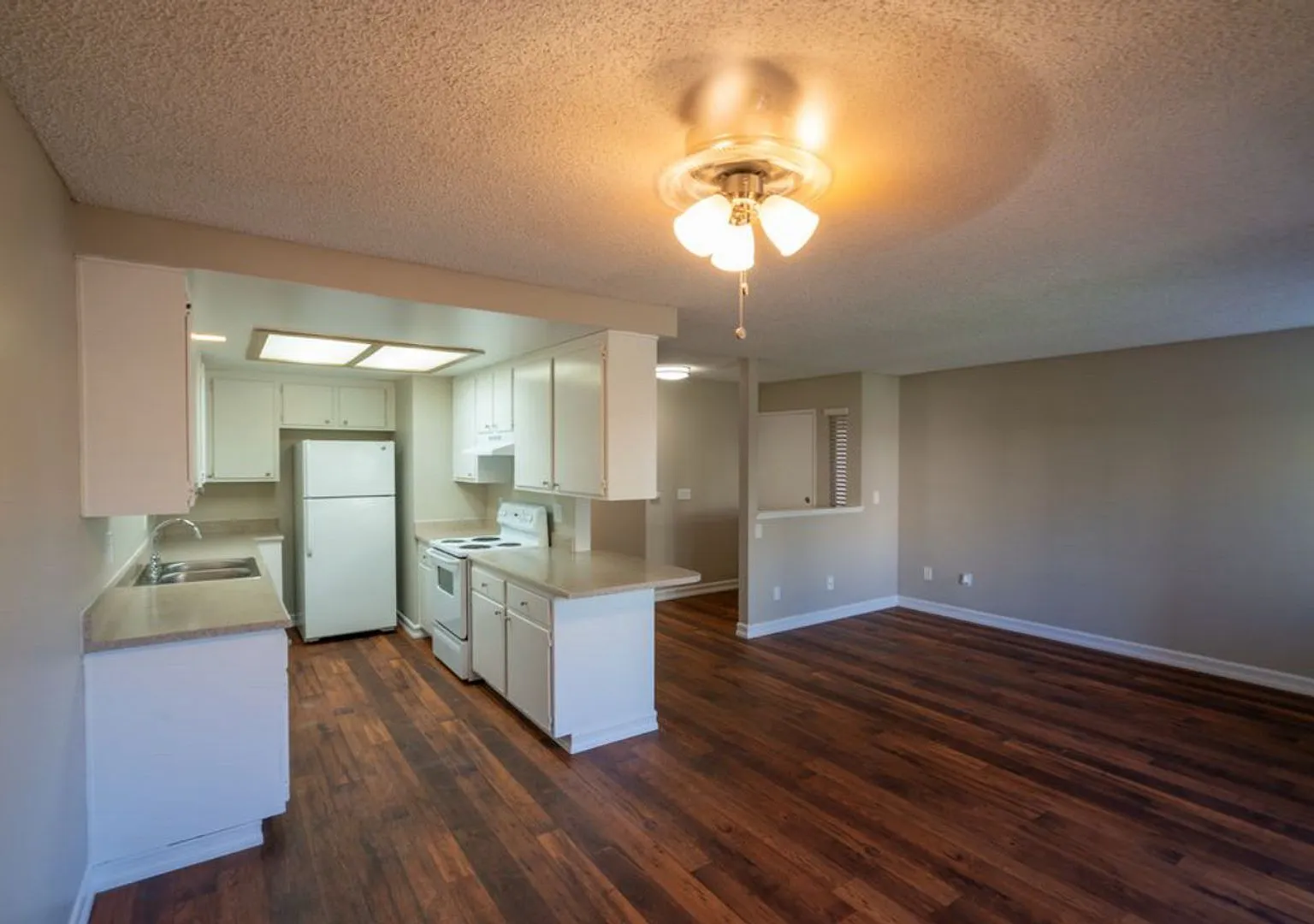 Broadway Estates — Photo 1