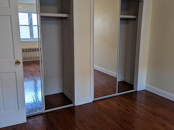 4th image of 915 E 58th St Floor 1
