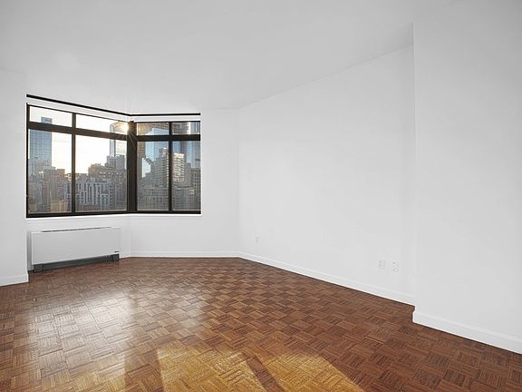 4th image of 420 W 42nd St APT 10E