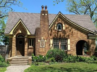 610 E Live Oak St, Cuero, TX 77954