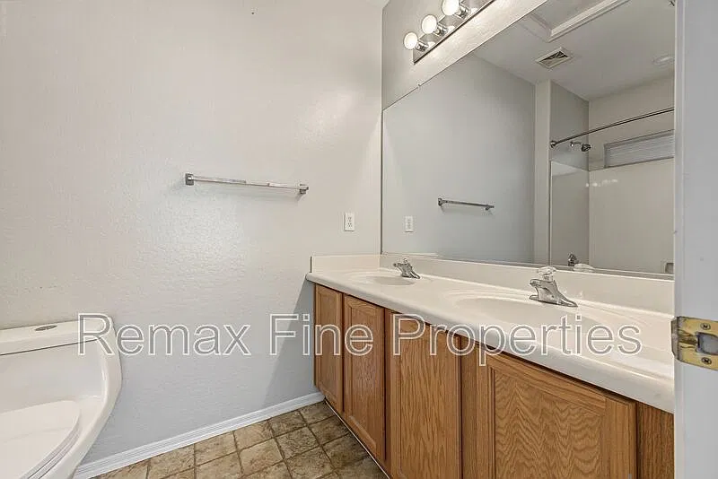 3 bed, 2.0 bath, 1135 sqft, $1,995 — Photo 3