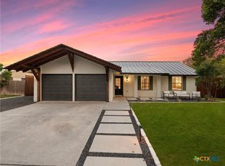 14 Country Club Cir, New Braunfels, TX 78130