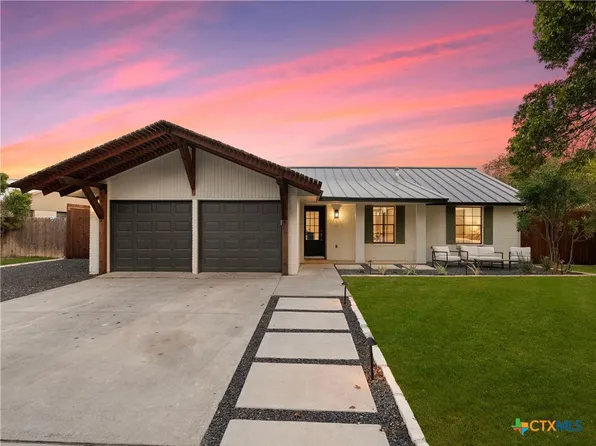 14 Country Club Cir, New Braunfels, TX 78130