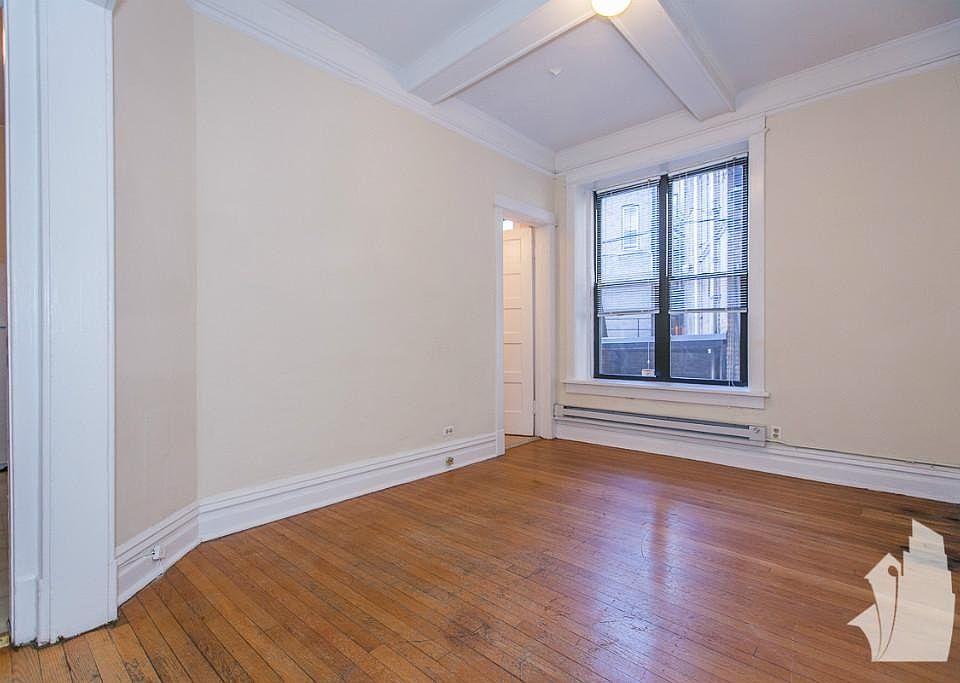 1st image of 425 W Belden Ave #02