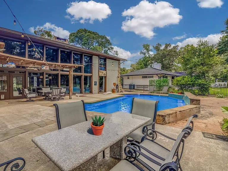 22 Winged Foot Dr — Photo 44