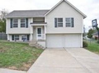 1701 W Pelham Path, Raymore, MO 64083
