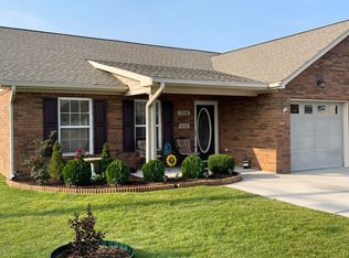 704 Applebrook Dr, Rossville, GA 30741