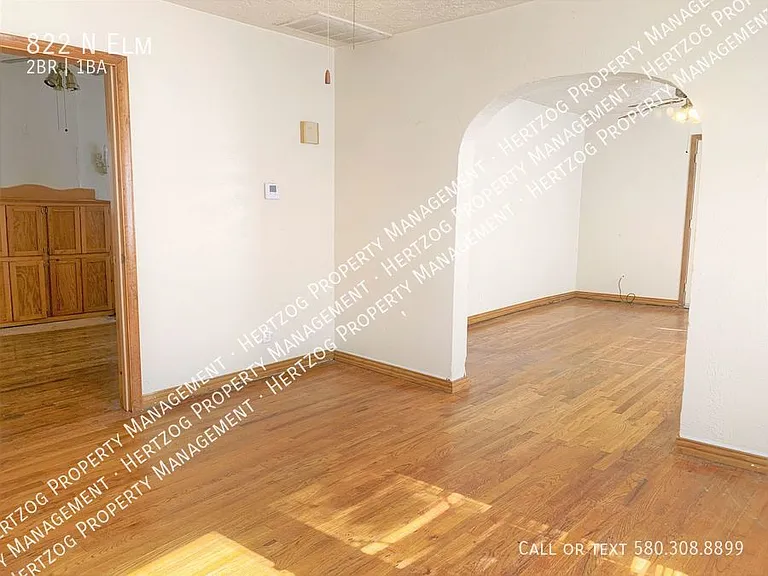 822 N Elm St — Photo 6