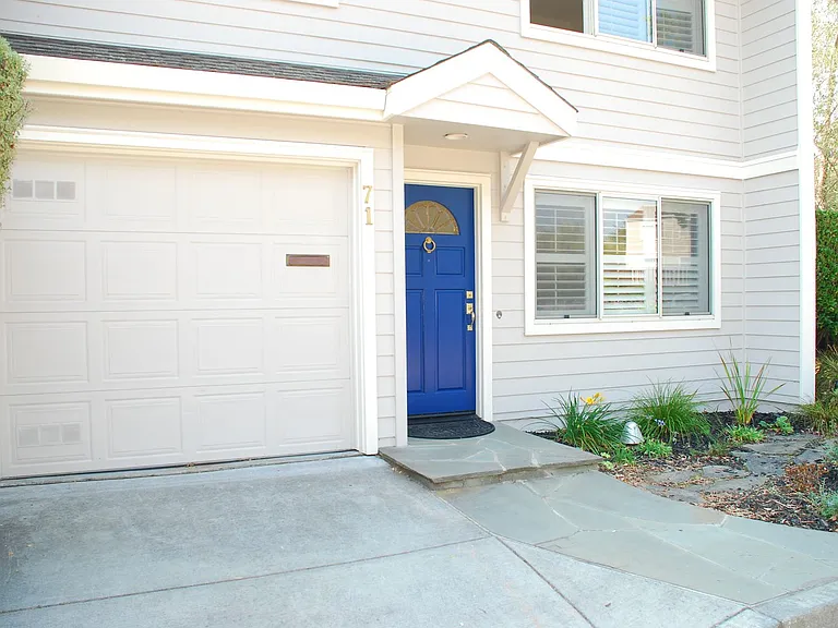 71 Prince Royal Dr — Photo 2