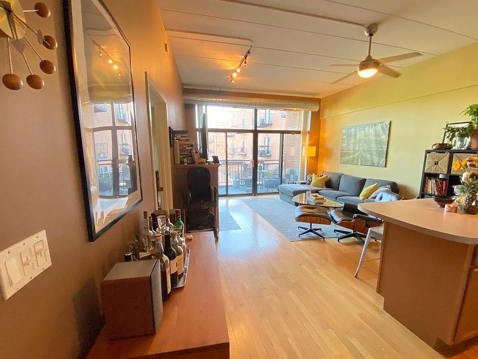 1st image of 3944 N Claremont Ave Unit 304