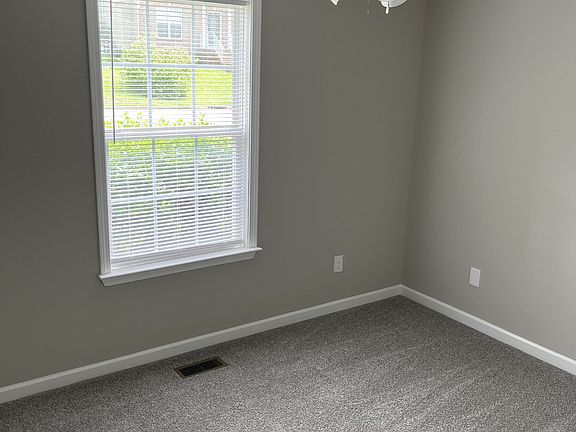 5th image of 713 Shandale Dr