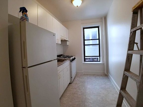 3rd image of 334 Montgomery St #C3