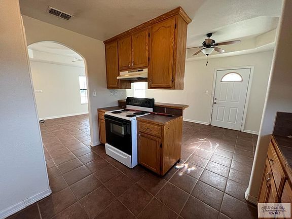 4th image of 494 Ledesma Ave