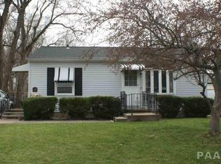 1402 Koch St, Pekin, IL