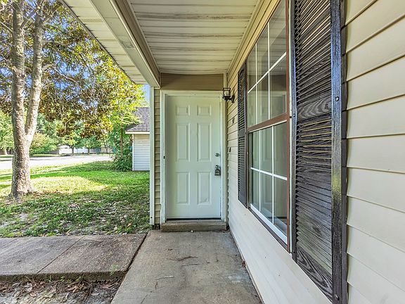 3rd image of 90 Hickory St