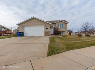 1452 8th St E, Dickinson, ND 58601