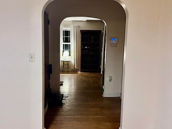 5th image of 1519 Barry St
